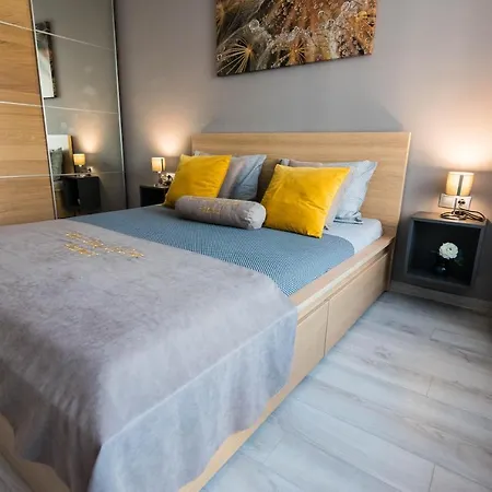 Kapana Luxury Center With Garage شقة بلوفديف